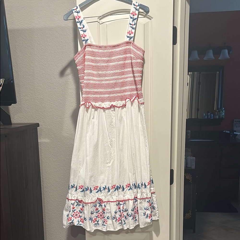 Charming white summer dress with amazing detailing!